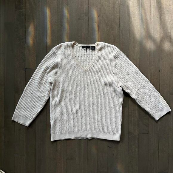 Timeless cable knit sweater featuring - Picture 2 of 3